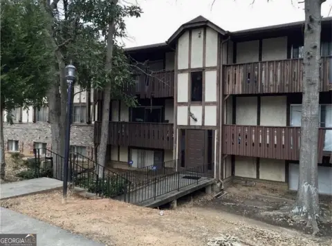 Spacious Condo: Investment Opportunity