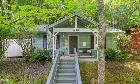 Gatlinburg Cabin, Renovated and Furnished