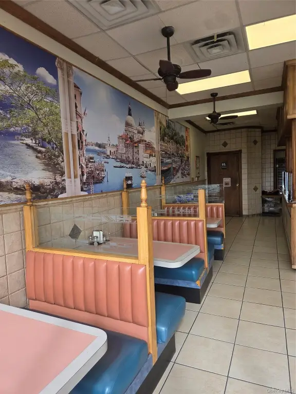 Montauk Hwy, Copiague, NY 11726