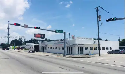 Mixed-Use Building on Corner Lot