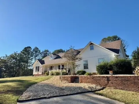 Renovated Farmhouse Estate on 28 Acres