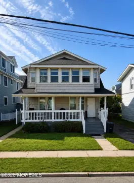 Beach-Adjacent Triplex