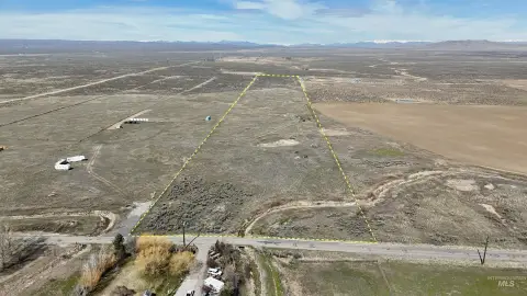 Spacious Land Parcel Near Shoshone