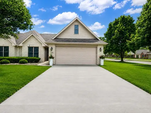 Maintained Duplex With Heated Garage