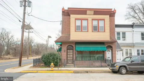 Mixed-Use Property in Prime Location