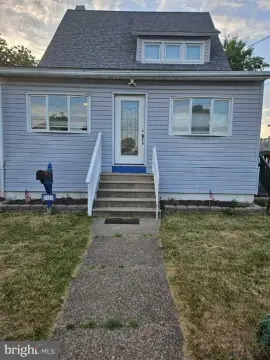 Oaklyn Duplex: Investment Opportunity