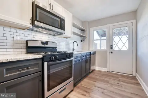 3-Unit Apartment Building with Garage