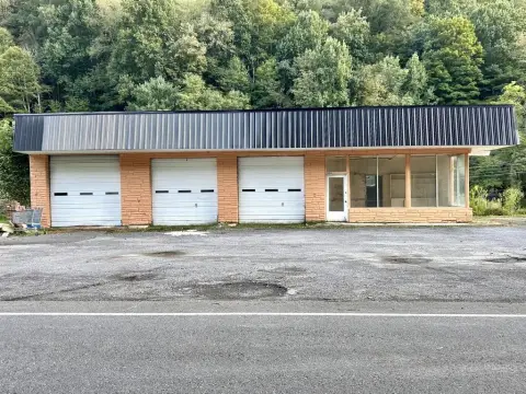 Three-Bay Flex Space