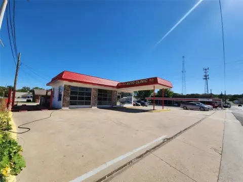 Automotive Shop in Prime Location