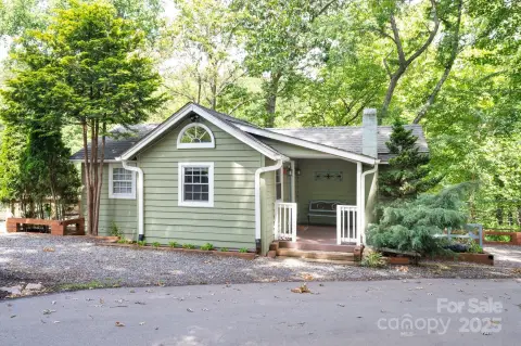 Charming East Asheville Cottage Duplex