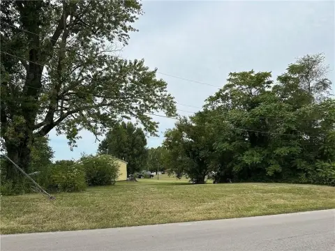 Residential Land in Richmond, MO