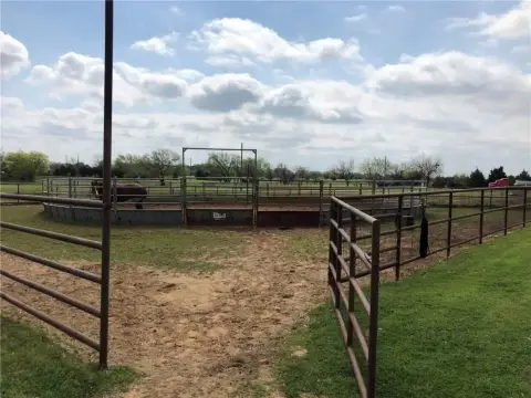 Aubrey Ranch with Equine Facilities