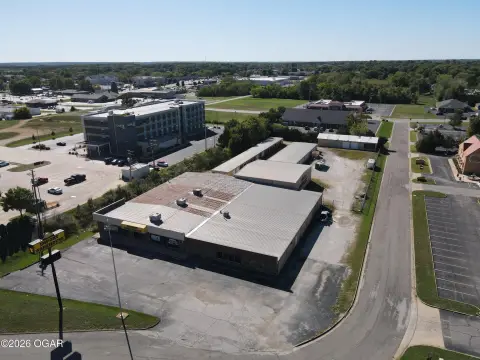 Flex Space with Secured Yard