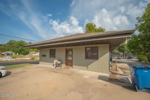 4-Unit Apartment Building