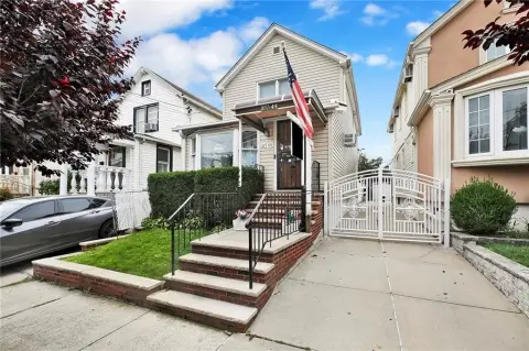 Detached Duplex with Finished Basement