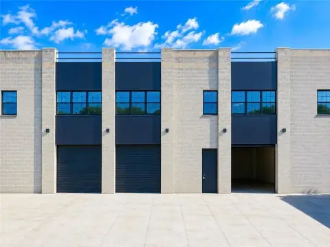 Flex Space with Overhead Door
