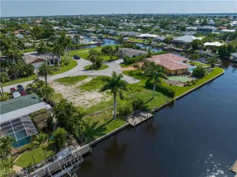 Waterfront Lot in Yacht Club