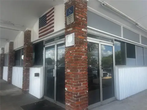 Equipped Convenience Store Space