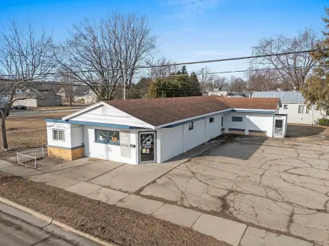 Spacious Commercial Building, Oconto, WI