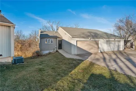 Gladstone Duplex with Lake View