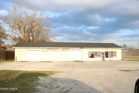 Commercial Building with Roll-Up Doors