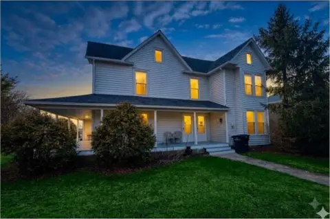 Renovated Victorian Duplex with Private Entry