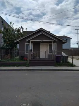 Long Beach Triplex For Sale