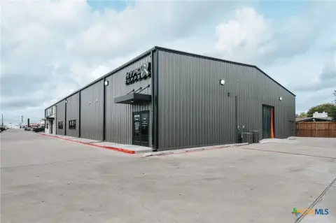 Remodeled Commercial Space on Navarro