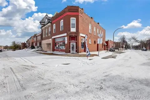 Versatile Commercial Building with Loft