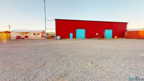Fenced Flex Space With Multiple Buildings