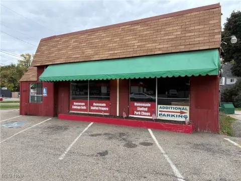 Retail Building on Cleveland Avenue