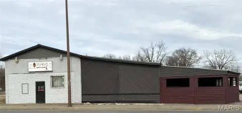 Lounge and Bar Property