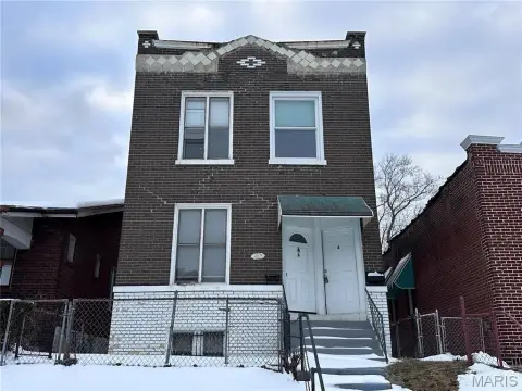 St. Louis Duplex with Income Potential