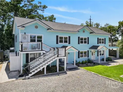 Renovated Triplex Near Beach