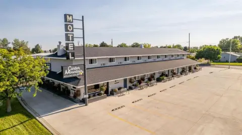 Motel with Guest Residences