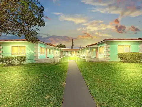 Updated Multifamily Building in Hollywood