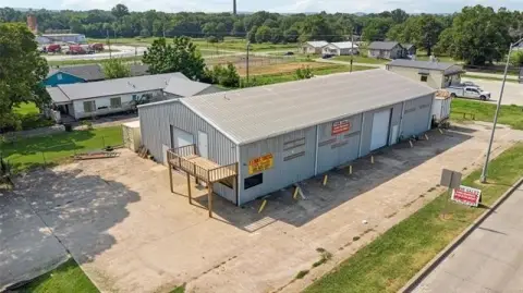 Picture of Warehouses at 500 N Wood Drive, Okmulgee, OK