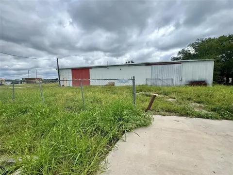 Commercial Land in Growing Town