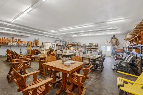 Furniture Retail & Showroom Facility