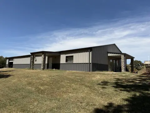 Flex Building with Shop Area