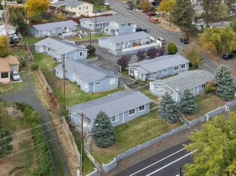 17-Unit Apartment Building with Laundry