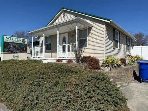 Leitchfield Commercial Property with Parking