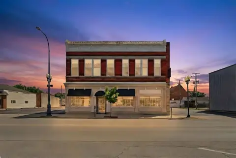 Mixed-Use Historic Building in Sycamore