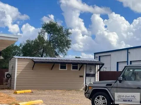 Retail/Office Space on Busy Highway