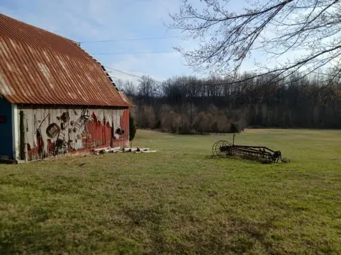 Scenic Acreage in Bethpage, KY