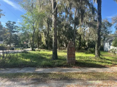 Residential Lot in Pigeon Point