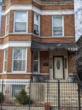 Well-Maintained Multifamily Property in Chicago