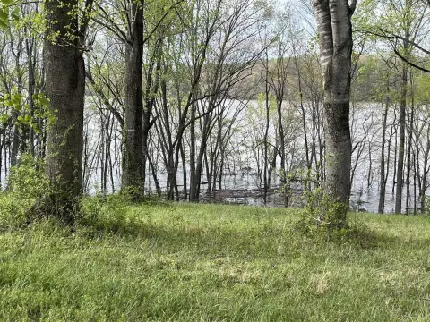 Lakefront Lot on Barren River