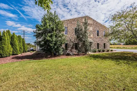 Office/Warehouse on 1.91 Acres