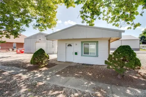 Versatile Commercial Space in Jerseyville